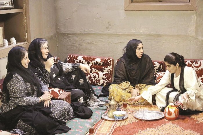 عودة سارة لمنزل أهلها بعد الزواج