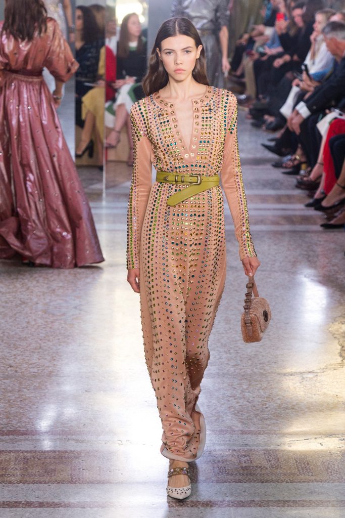 فستان-أحلام-على-منصّة-Bottega-Veneta