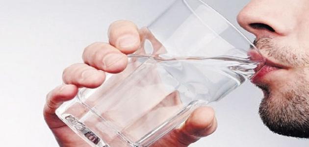 ما حكم شرب الماء أثناء أذان الفجر في رمضان ؟