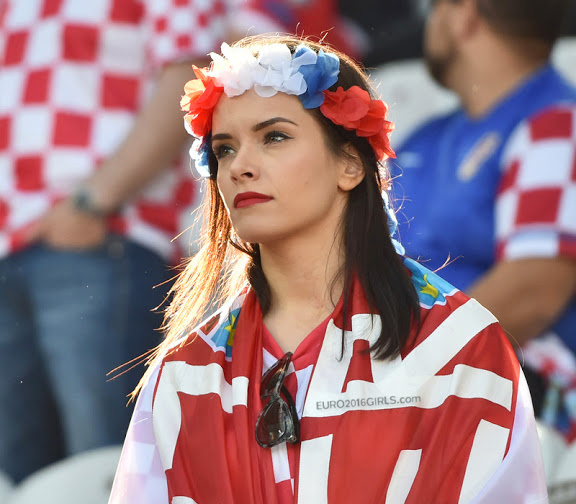 من يكسب في منافسة الجميلات في كأس العالم