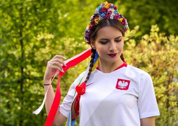 من يكسب في منافسة الجميلات في كأس العالم