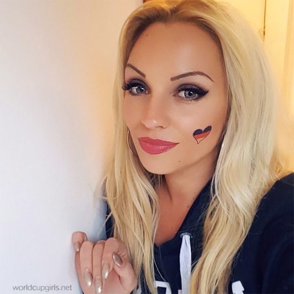 من يكسب في منافسة الجميلات في كأس العالم