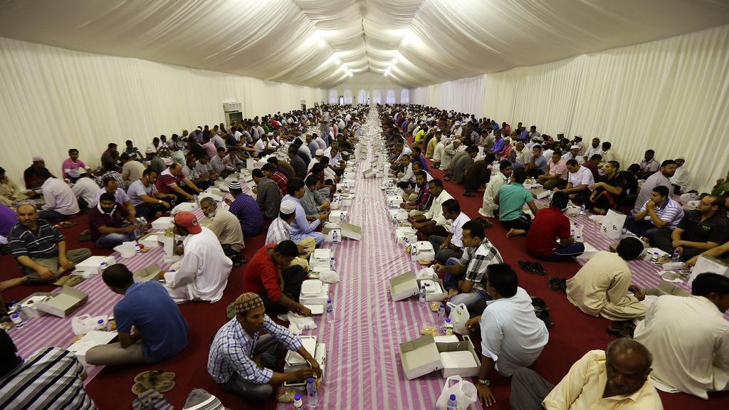 كيف تحضر وجبات الإفطار في جامع الشيخ زايد