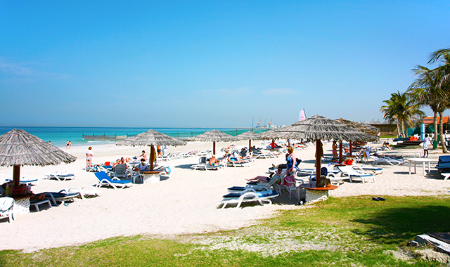 شاهد أكثر الشواطئ شعبية في العالم