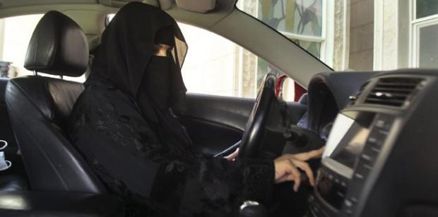 بالفيديو أول حالة تحرش بسيدة سعودية تقود سيارتها الصورة تعبيرية