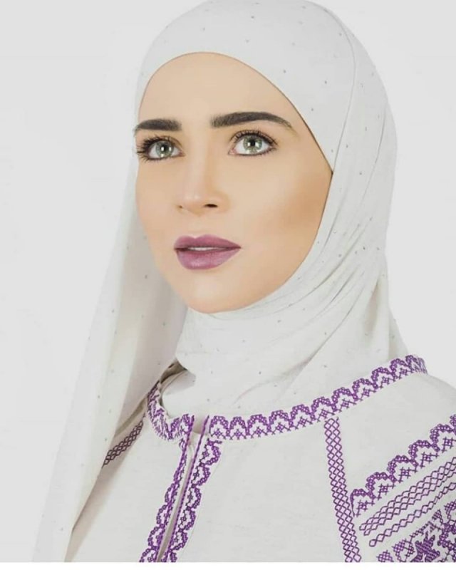 الممثلة مي عز الدين 