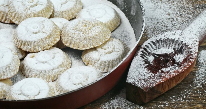 المعمول-والغريبة