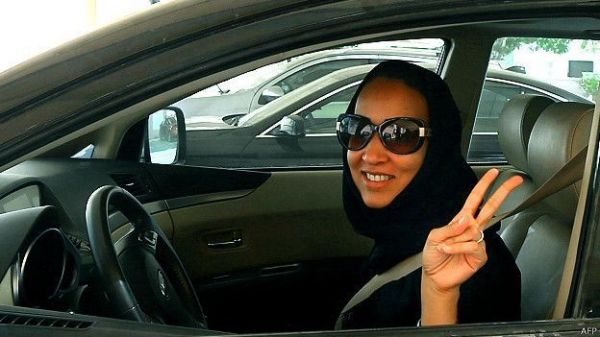 سعوديات تقود السيارة