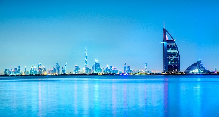عدد ساعات العمل في دبي مقارنة بـ 77 مدينة حول العالم