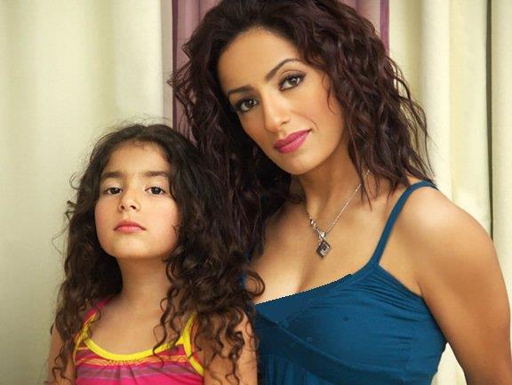هند-الحناوي-مع-ابنة-احمد-لينا