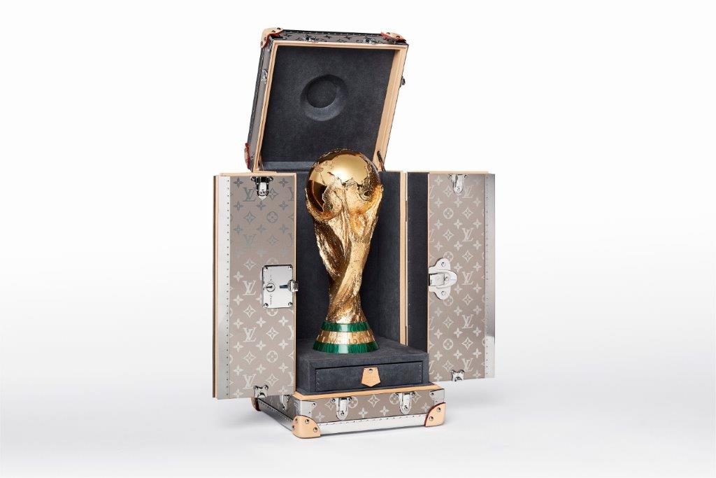 حقيبة خاصة من لويس فويتون لحماية كأس العالم اليوم