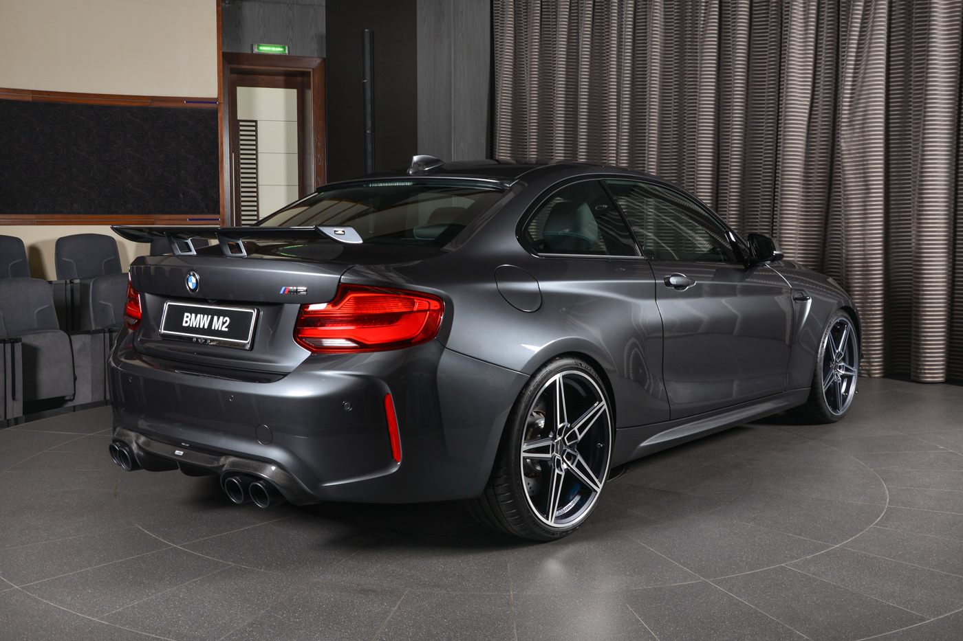 بالصور BMW M2 تصل الإمارات