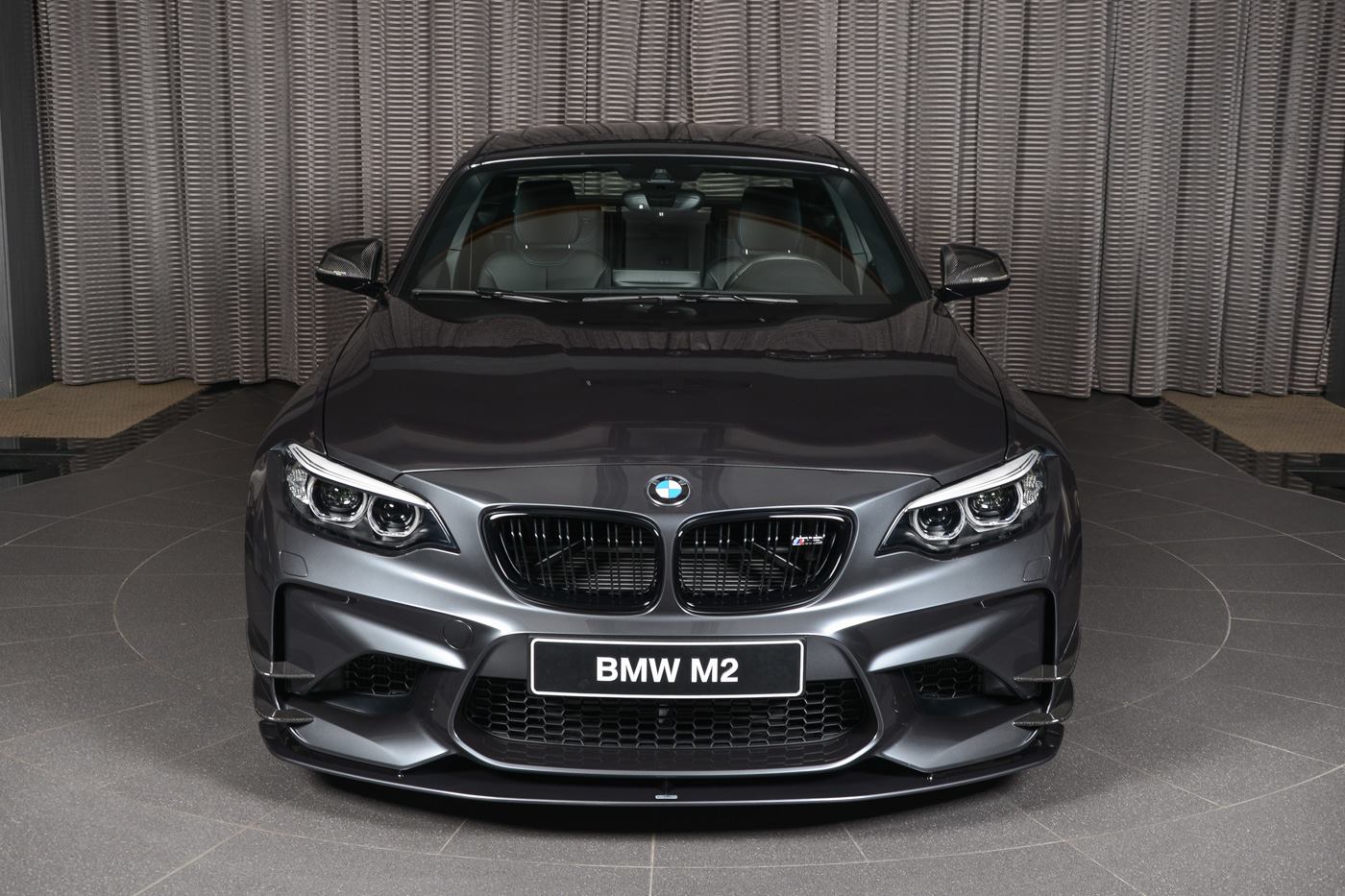بالصور BMW M2 تصل الإمارات