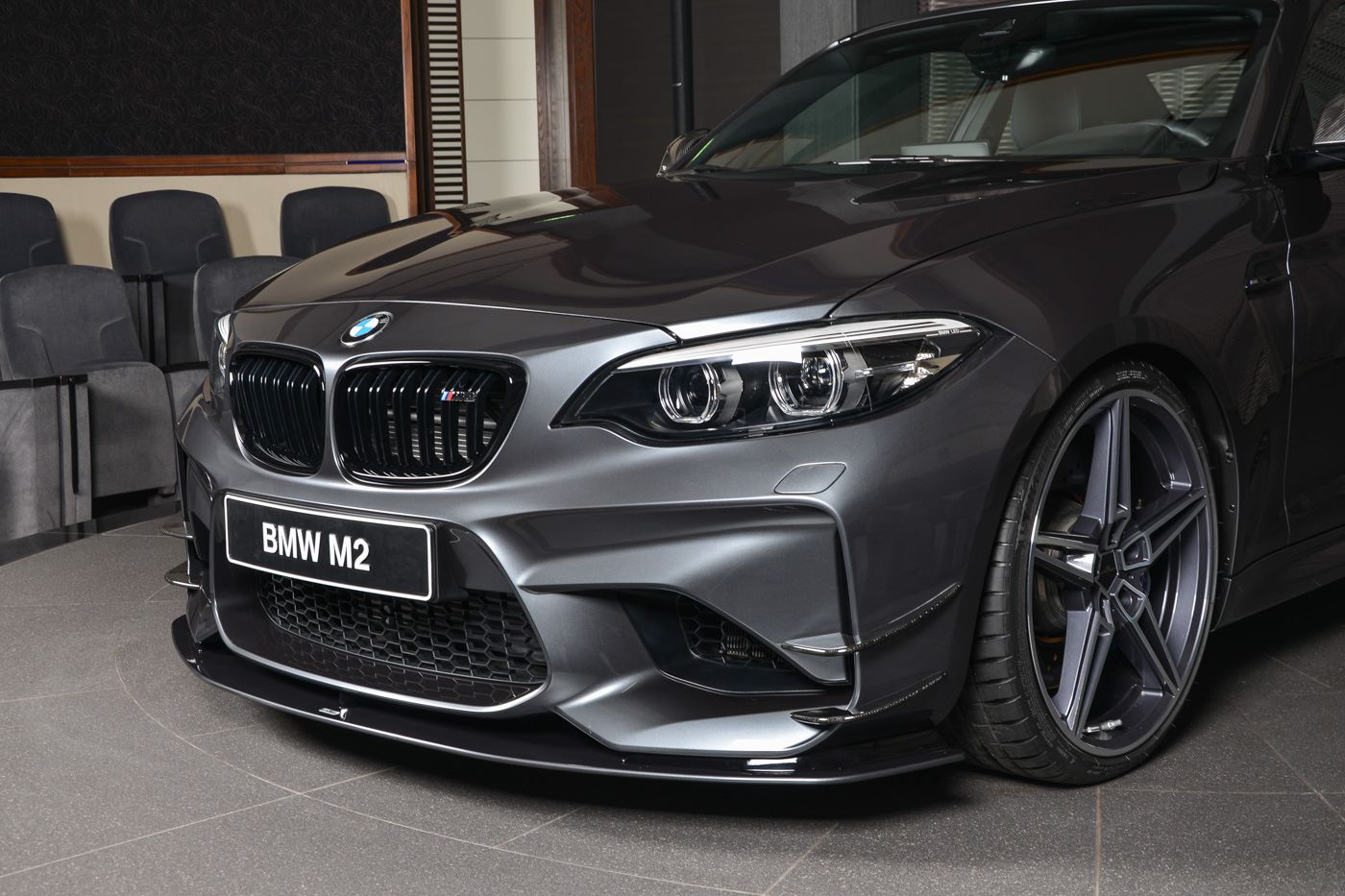 بالصور BMW M2 تصل الإمارات