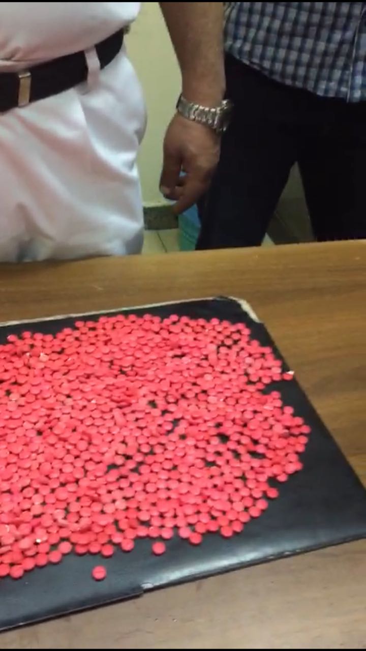 مسافر يستخدم بلاص مش لتهريب حبوب الترامادول