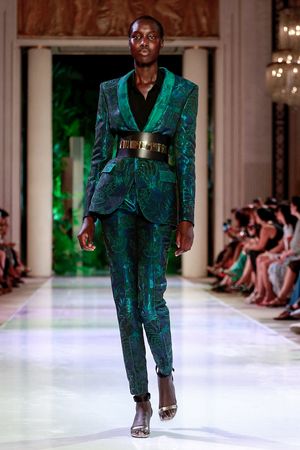 بدلة-خضراء-من-أزارو-كوتير