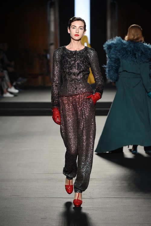 بدلة-سواريه-من-جوليان-فورني