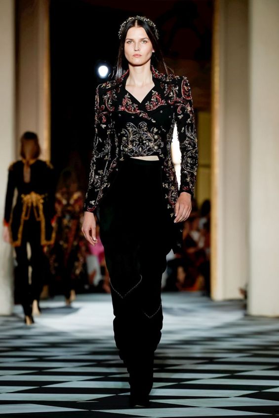 بدلة-سوداء-من-زهير-مراد