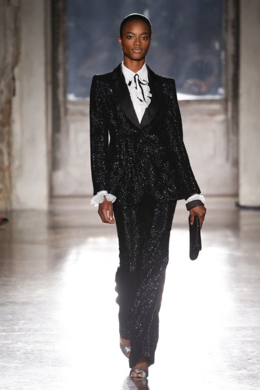 بدلة-سوداء-من-أالبرت-فيرتي