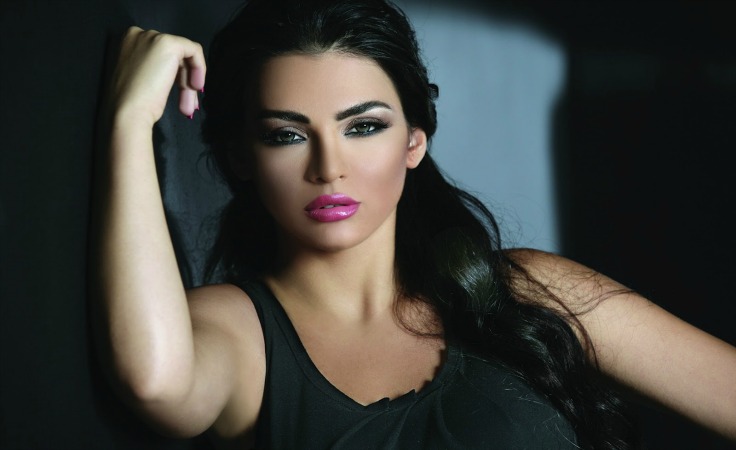 الفنانة قمر