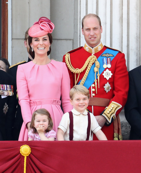 كيت مع الأمير وليام وابنائهم الامير جورج والاميرة شارلوت
