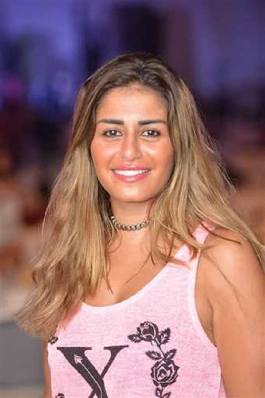 منة-تختار-الشعر-الاشقر