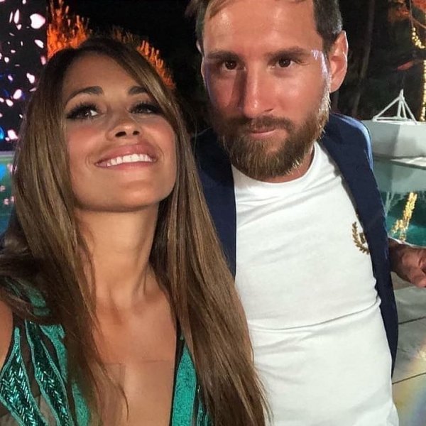 ميسي-رقص-مع-زوجته-على-اغنية-3-دقات