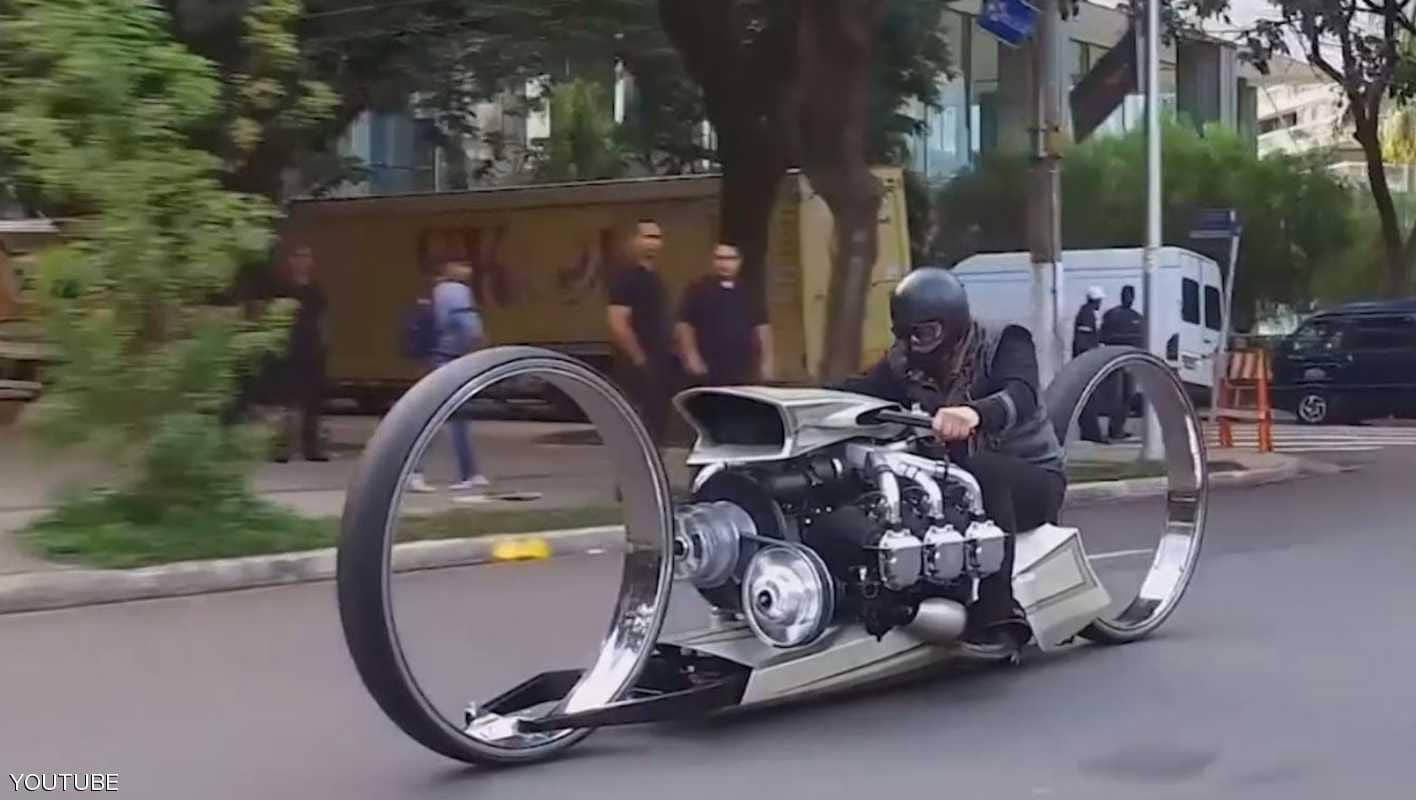 فيديو... دراجة نارية ذات إطارات عملاقة ومحرك طائرة