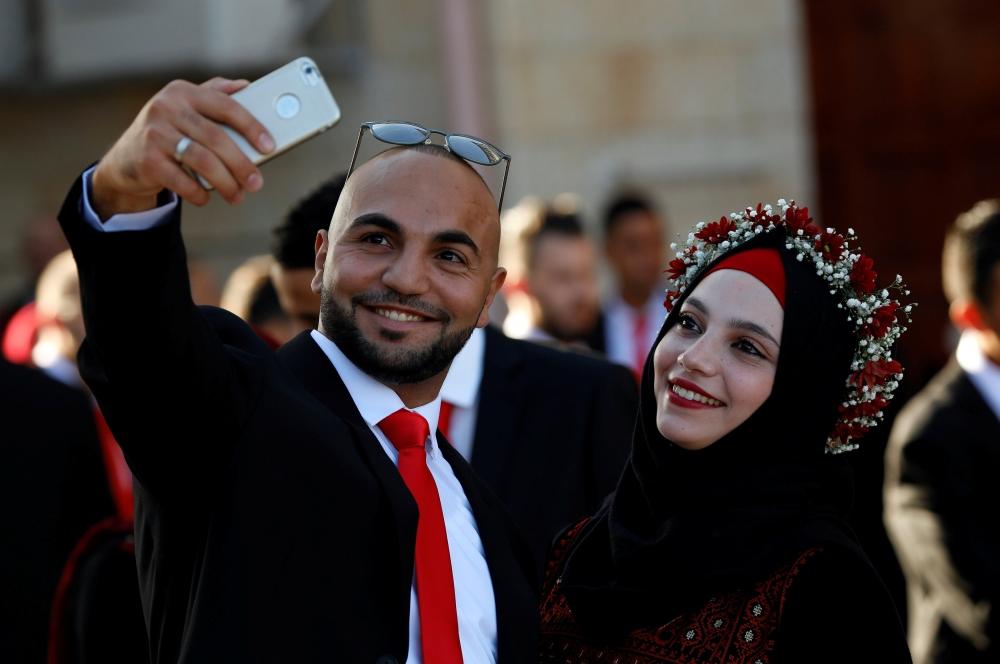 زفاف 500 عريس وعروس فلسطينية في حفل زفاف جماعي