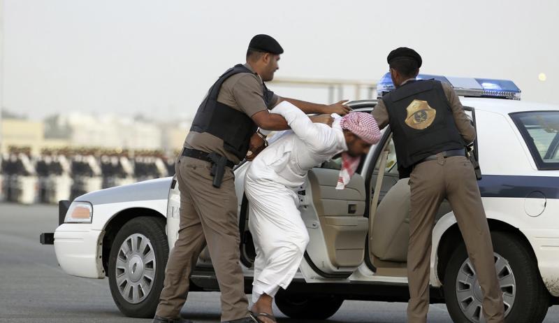 القبض على تشكيل عصابي ارتكب 14 جريمة سرقة بالسعودية