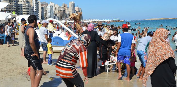 مقتل زوج على الشاطئ بسبب التحرش