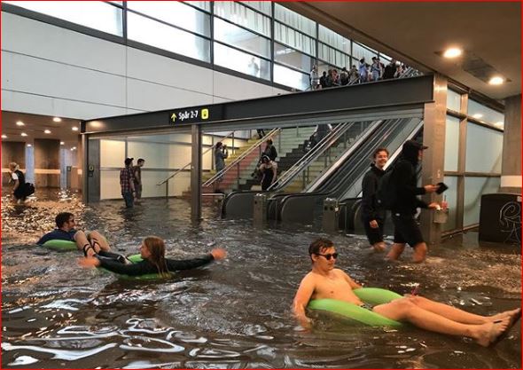 محطة مترو بالسويد تتحول إلى بركة للسباحة بفعل المطر