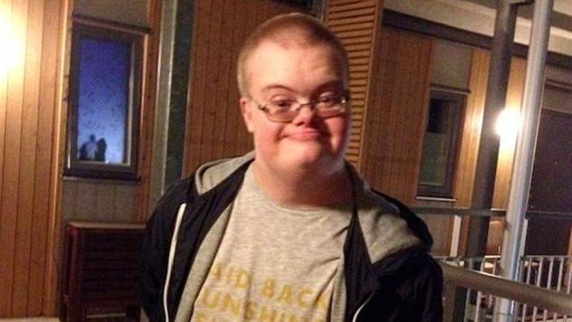 بوحشية .. الشرطة تقتل معاق بسبب مسدس وهمي