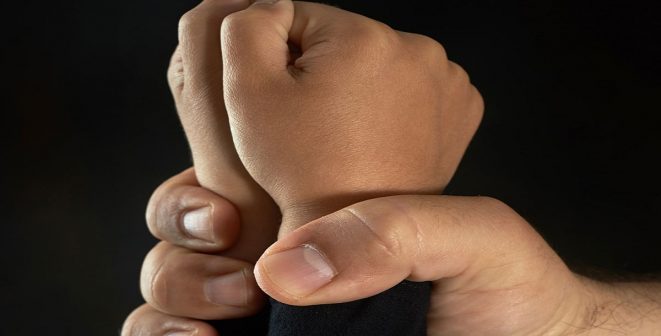 شاب عاطل ذبح طفلة رفضت تقبيله...!