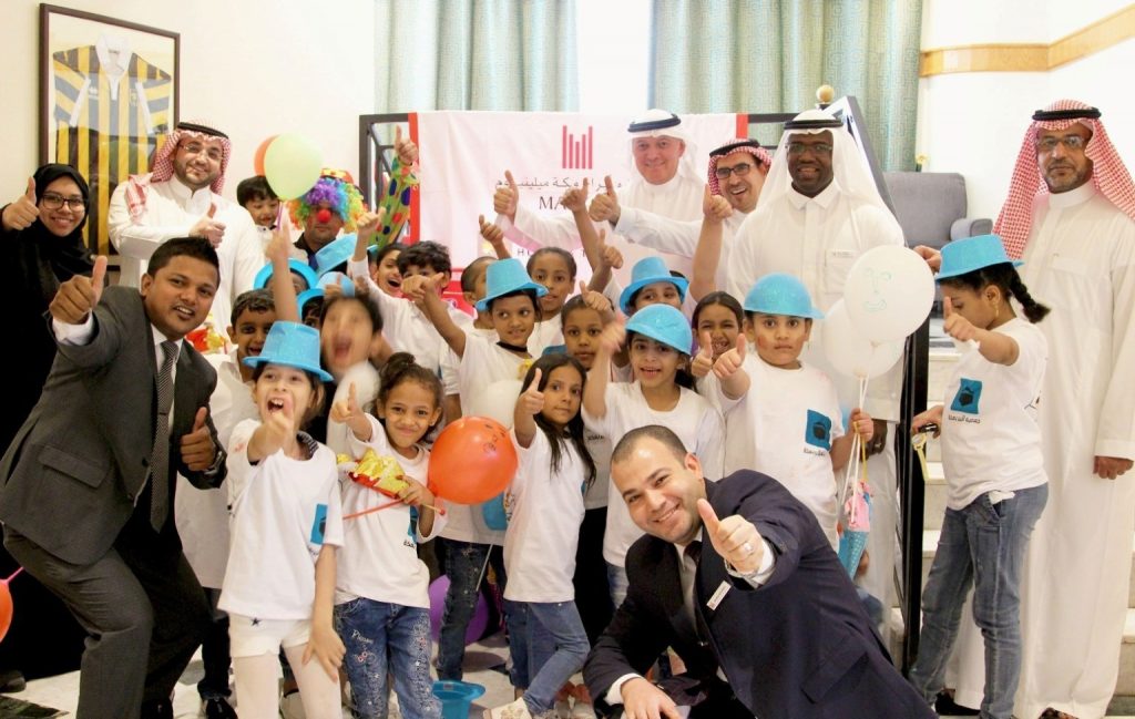 children-from-dar-al-ber-charity-association-at-makkah-millennium-hotel-towers-_group-photo-with-gm
