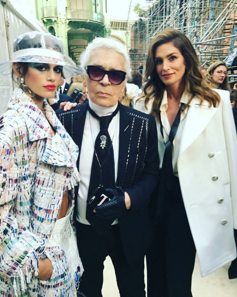 chronicle blogكارل يتوسط كايا ووالدتها سيندي، الصورة من