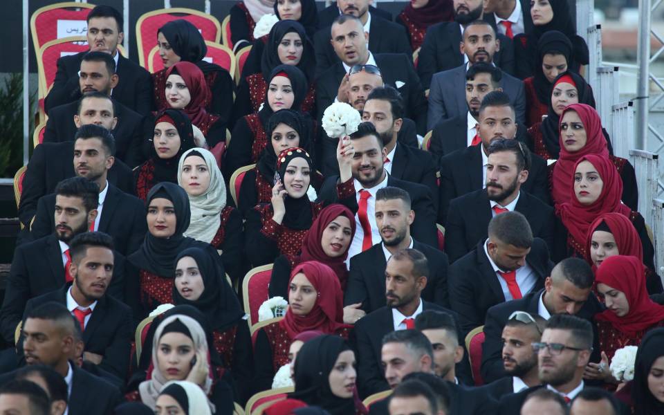 زفاف 500 عريس وعروس فلسطينية في حفل زفاف جماعي