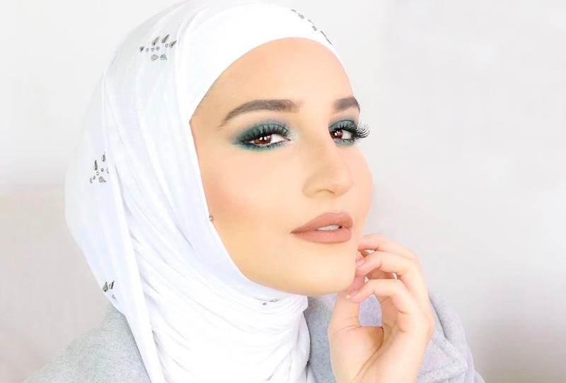 دلال-الدوب-بمكياج-العيون-الاخضر