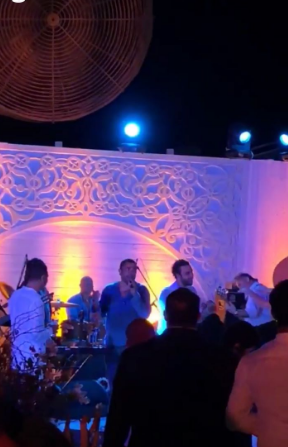 -عمرو-دياب-ومحمد-إمام-خلال-حفل-الزفاف