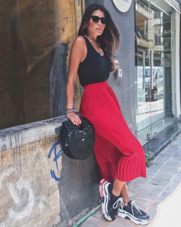 مصممة-الازياء-العنود-بدر-واطلالة-عصرية-مع-الحذاء-الرياضي