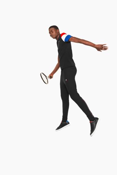 ملابس-رياضية-بالوان-متنوعة