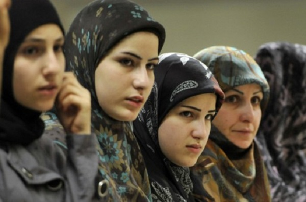 تعارك بالأيدي بين العراقيين والإيرانيين بسبب زواج المتعة