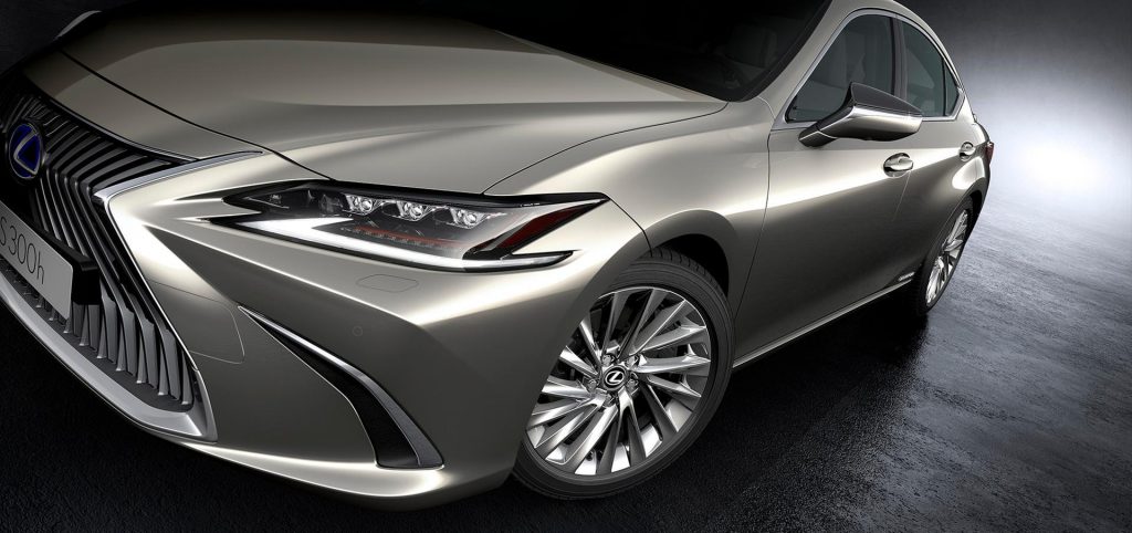 بالصور.. طرح سيارة Lexus ES هجينة في الإمارات