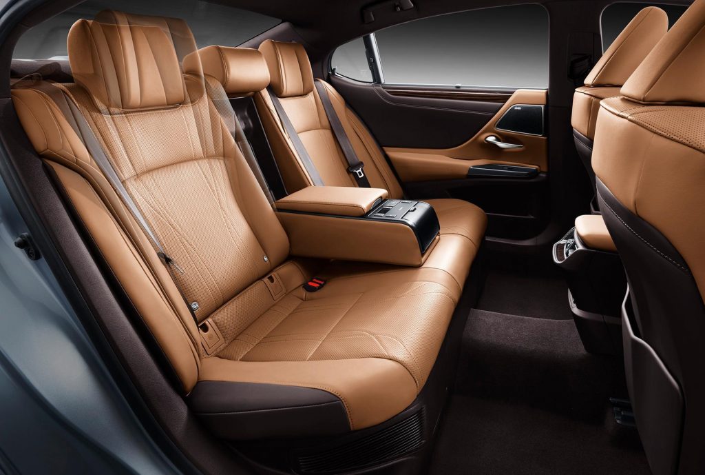بالصور.. طرح سيارة Lexus ES هجينة في الإمارات