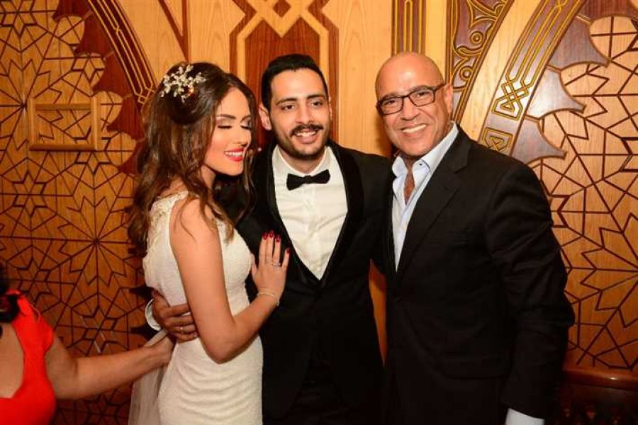 اشرف-عبدالباقي-مع-حامد-الشراب-ومريم-عروسته