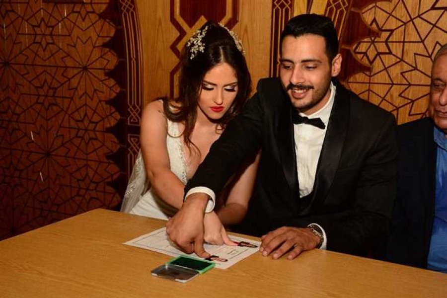 العروسين-خلال-كتب-الكتاب