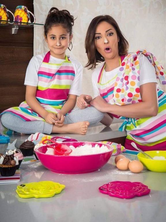 داليا-البحيري-وابنتها