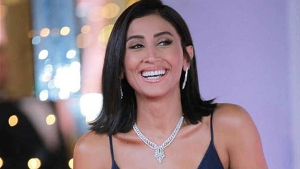 الفنانة دينا الشربيني