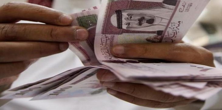 الملك سلمان يعيد صرف العلاوة السنوية للسعوديين