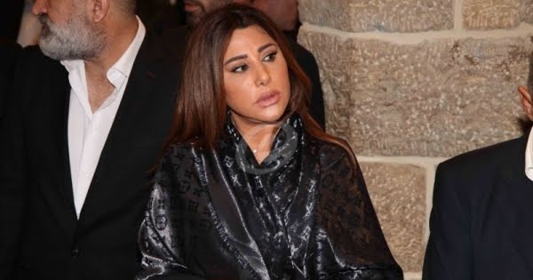 نجوى كرم في عزاء والد فارس كرم